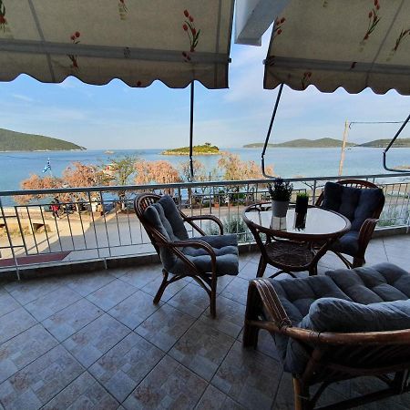 Ferienwohnung Θέα Μπροστά Στη Θάλασσα Néa Péramos Exterior foto